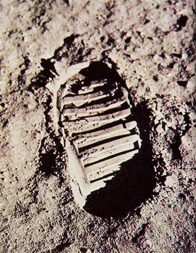 图片说明：人类在月球踏上的第一个脚印